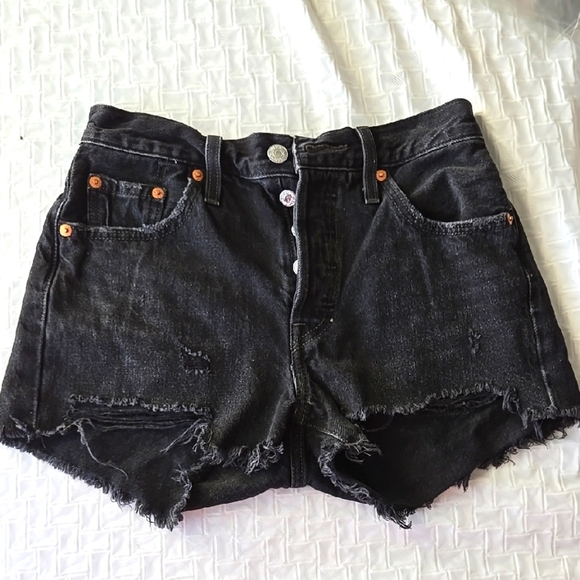 Levi's 501 Black Denim Women's Button Fly Distressed Raw Hem Summer Shorts - Picture 1 of 9